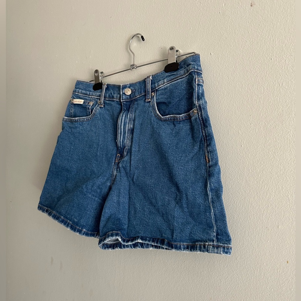 Calvin Klein 90’s fit mid thigh shorts size 29 - Picture 4 of 9